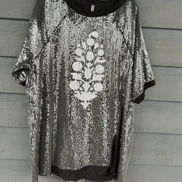 FP Movement by Free People Black and Silver Run Off Tee Size M - Picture 4 of 9